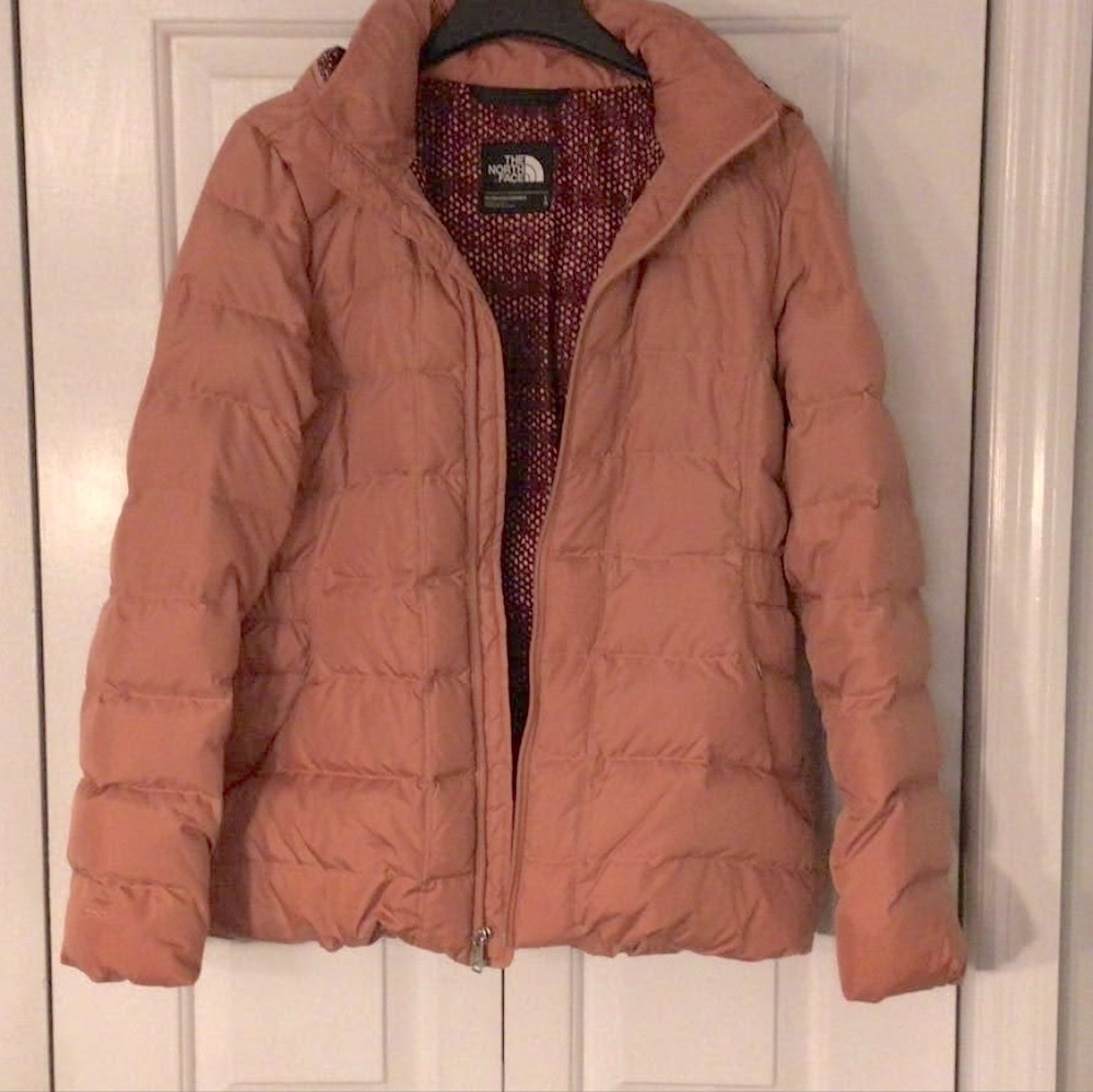 The North Face Women’s Dusty Pink Large Puffer Jacket with Hood.  550 Goose Down